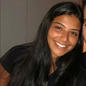 Meet your Posher, Alexia